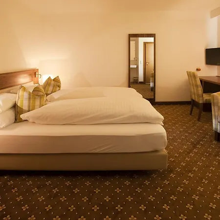 Zum Dorfschmied Otel 3*