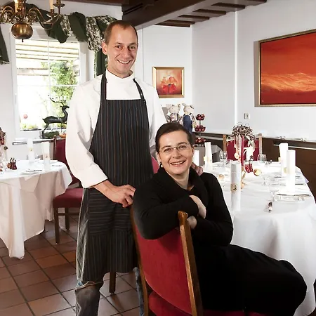 Zum Dorfschmied Otel Klein Sankt Paul